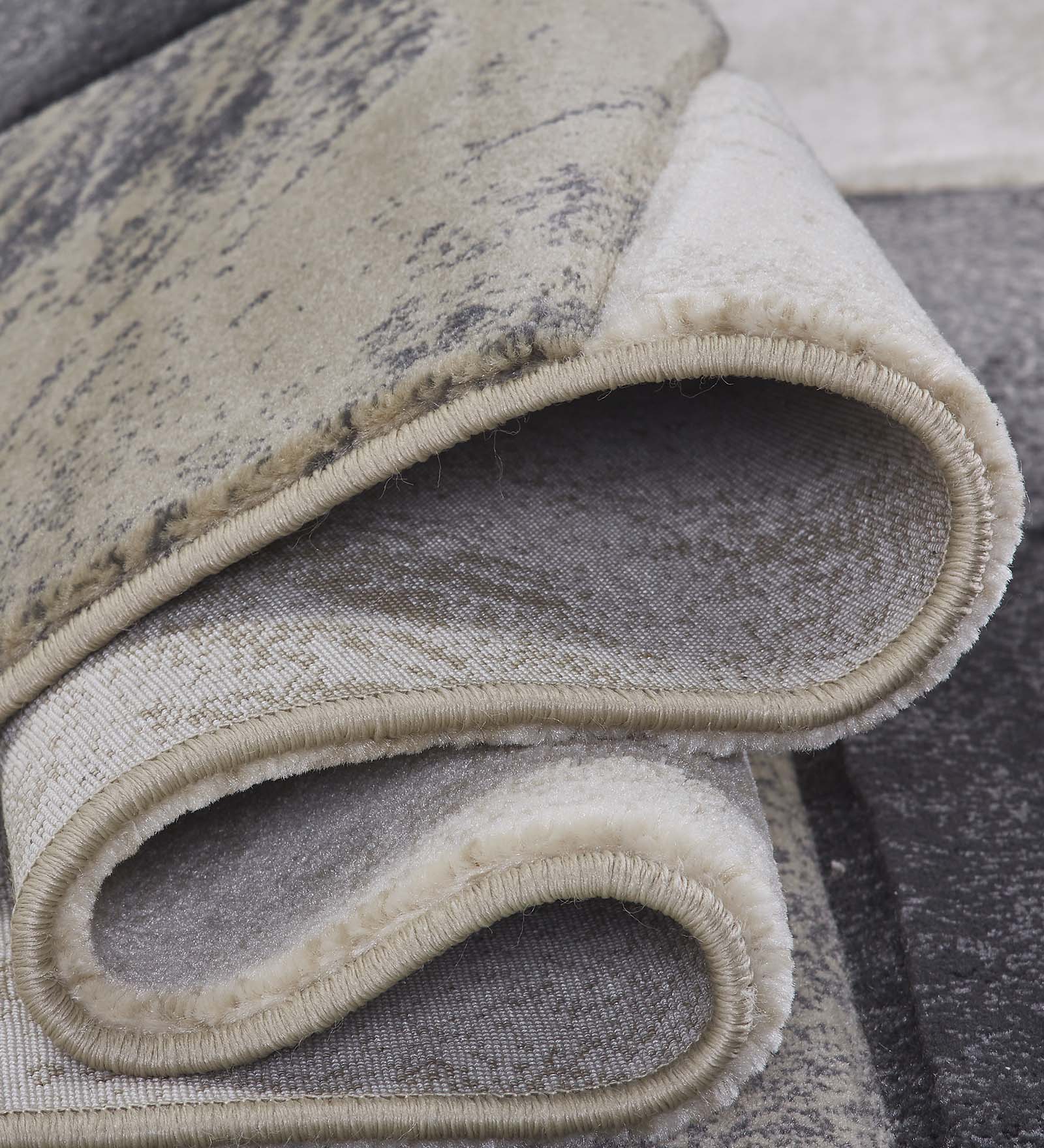 Bella Geometric Carpet D.Grey