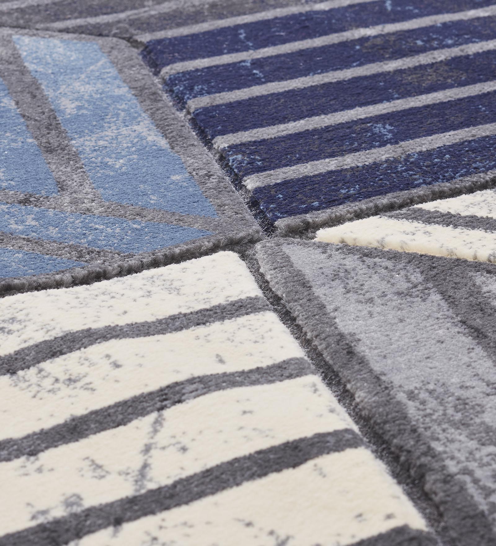 Bella Geometric Carpet Grey Cream