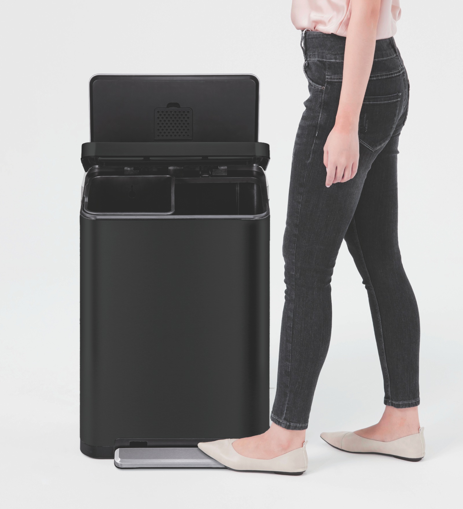 Eko 2368 X Cube Fingerprint resistant Step Bin Black