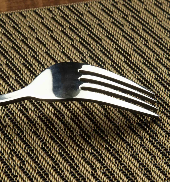 Avono Maze Mat Heat Resistant Table Mat Golden and Black