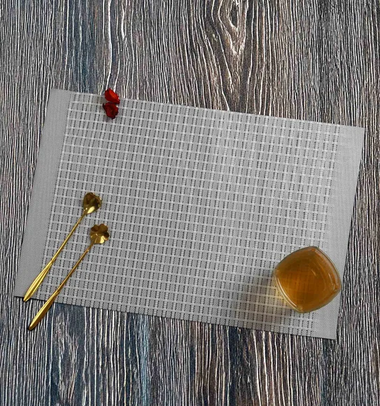 Avono Heat Resistant and Washable Table Mat Cream